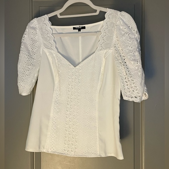 Roku Poly side zip lace top - Picture 10 of 12